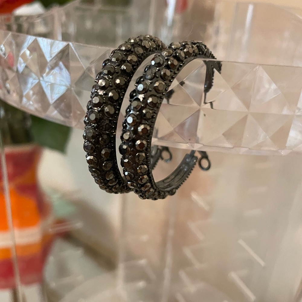 S/M Sparkling Black Earrings